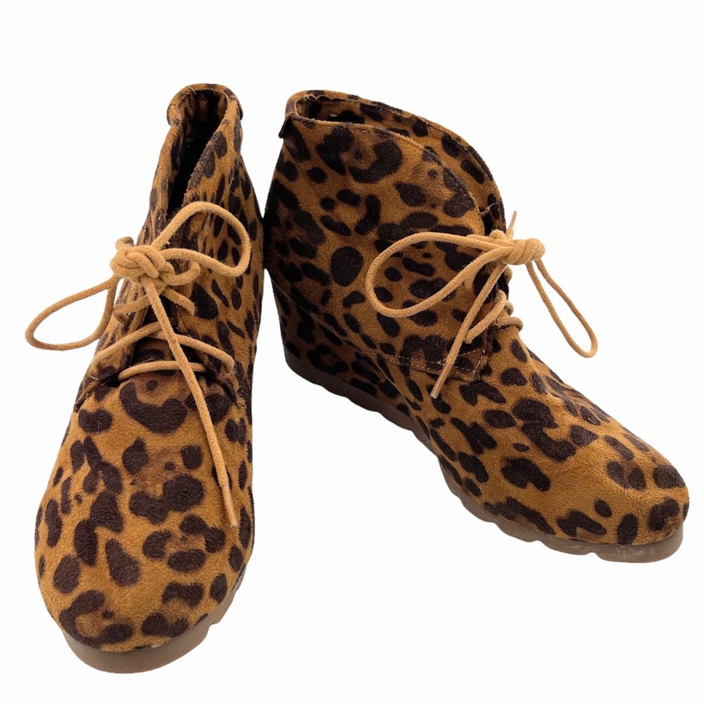 Bella Marie Girls Leopard Print Lace Up Wedge Heel Boot Size 5.5